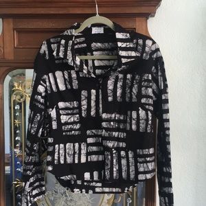Osei Duro button up top. Size medium - fits small
